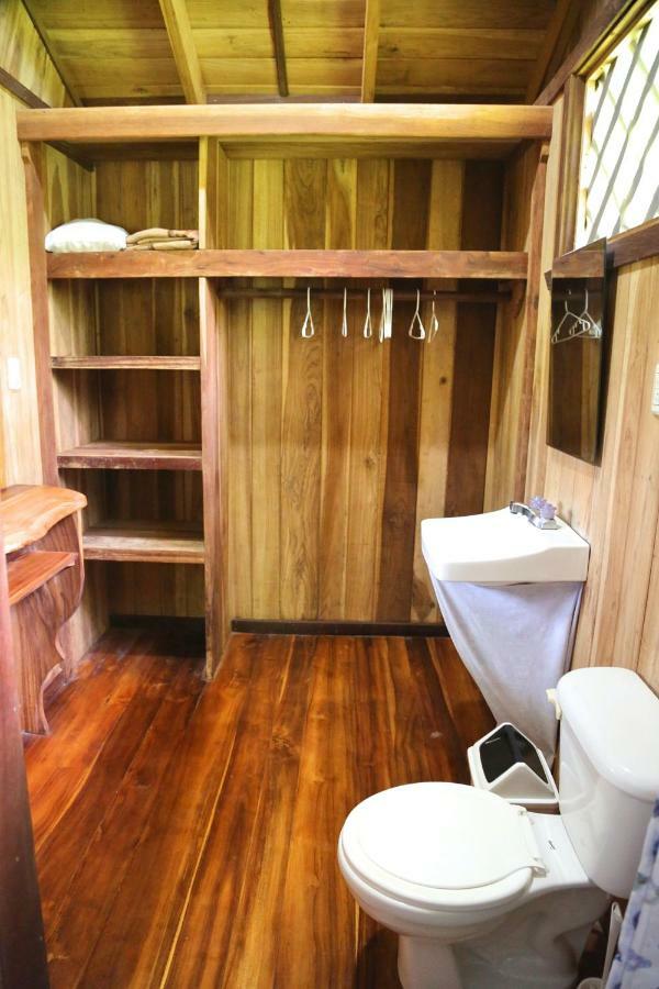 Hotel & Cabinas Nadine Cahuita Bagian luar foto