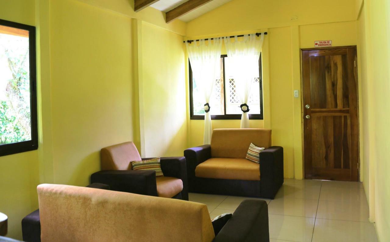 Hotel & Cabinas Nadine Cahuita Bagian luar foto