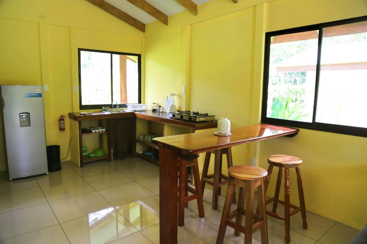 Hotel & Cabinas Nadine Cahuita Bagian luar foto